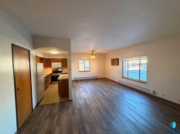 200 S Freeman Ave APT 105, Luverne, MN 56156