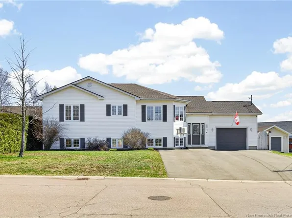 51 Pelagie St, Dieppe, NB E1A 7R6