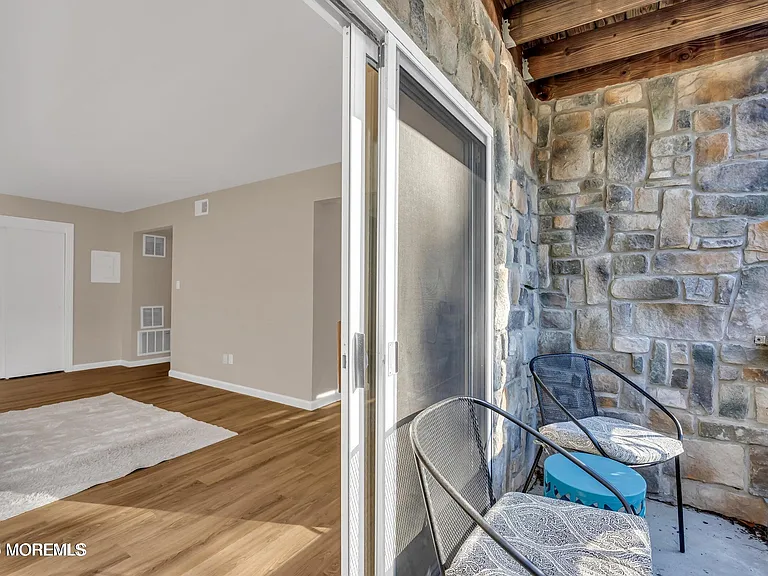 33 Diane Dr — Photo 15