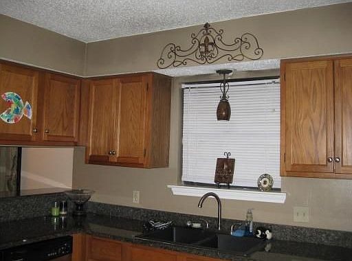 4th image of 2580 Jarrot Dr