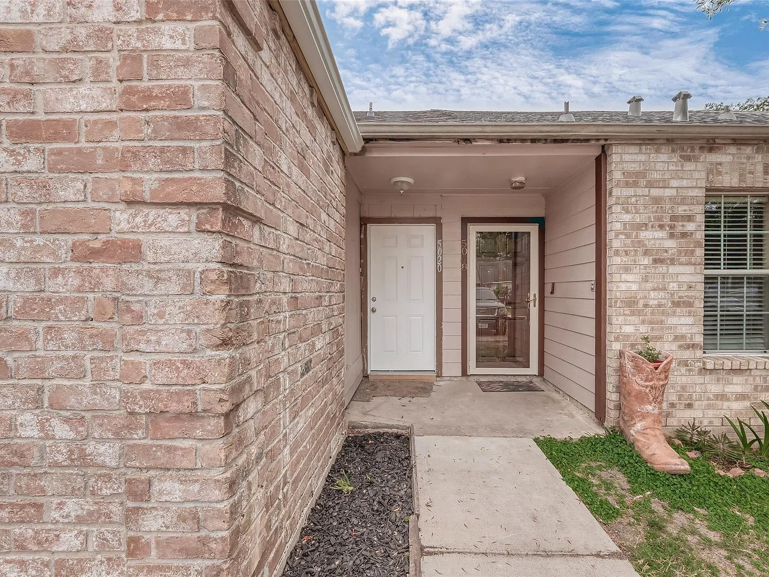 3 bed, 1.0 bath, 1004 sqft, $1,500 — Photo 2