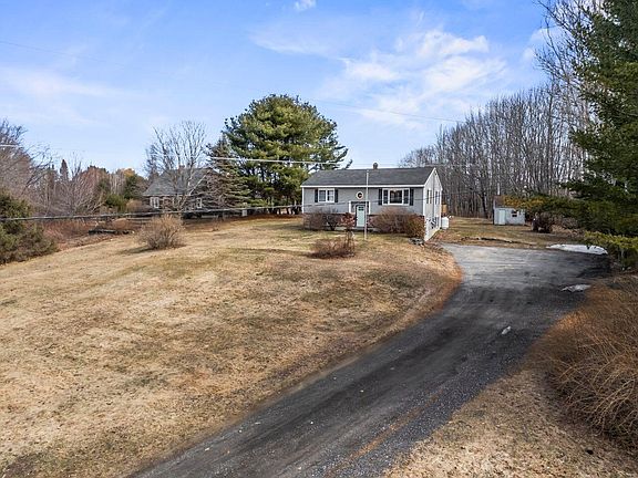 4th image of 27 Oak Ridge Drive