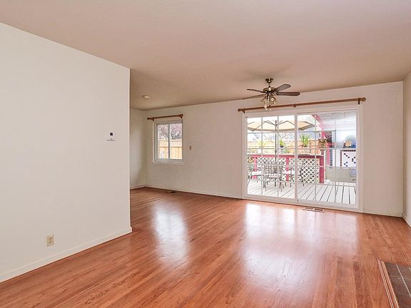 4th image of 810 College Dr
