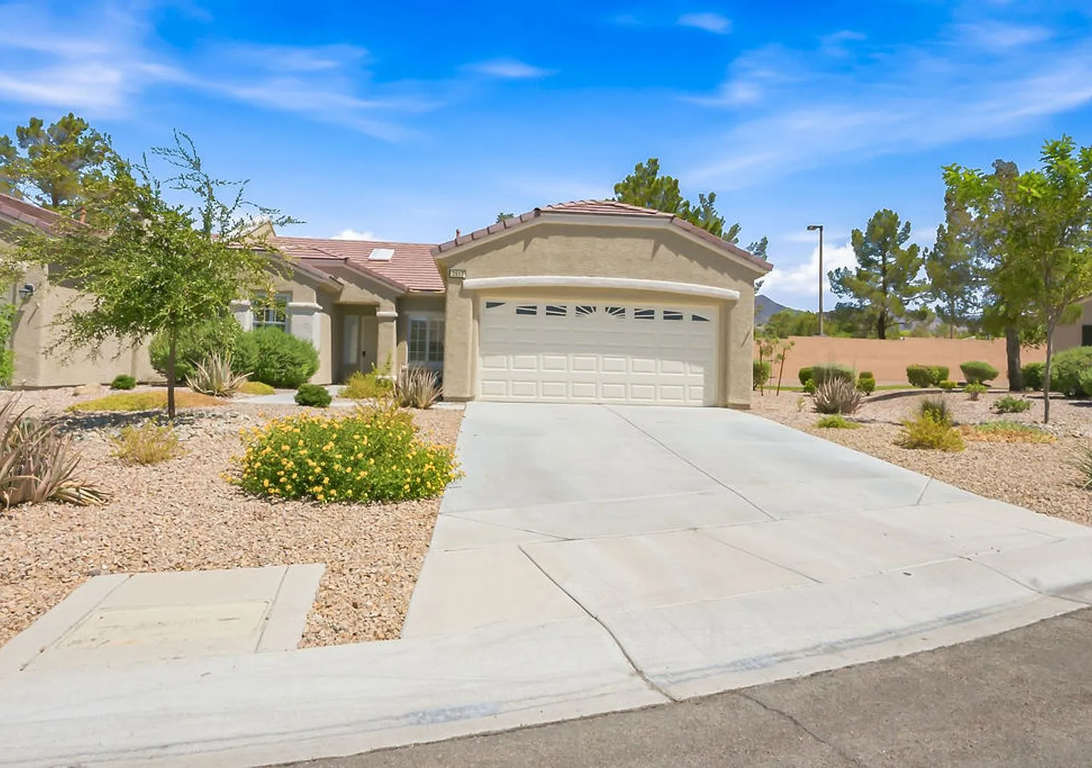 Amazing 2 BD 2 BA Townhome — Photo 3