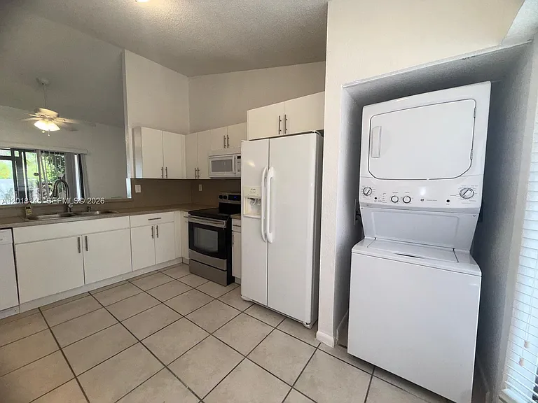 1004 San Remo Cir — Photo 8