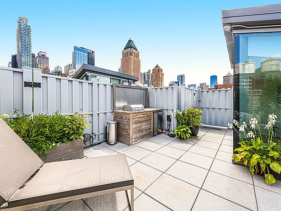 3rd image of 425 W 53rd St Ph 4