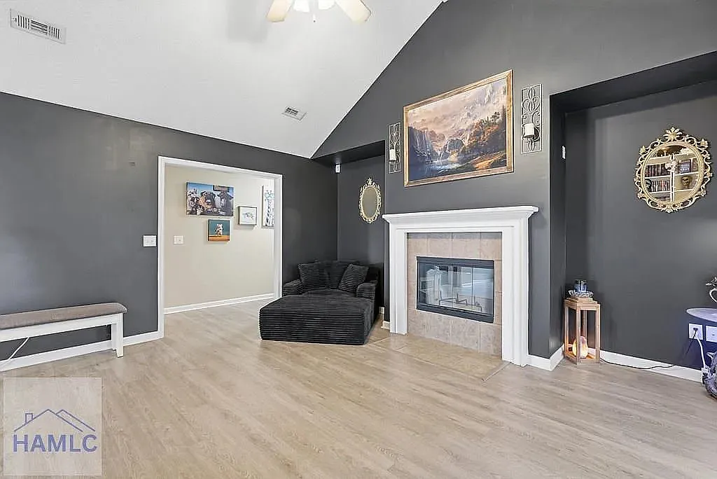 211 Wentworth Way - 1 — Photo 3