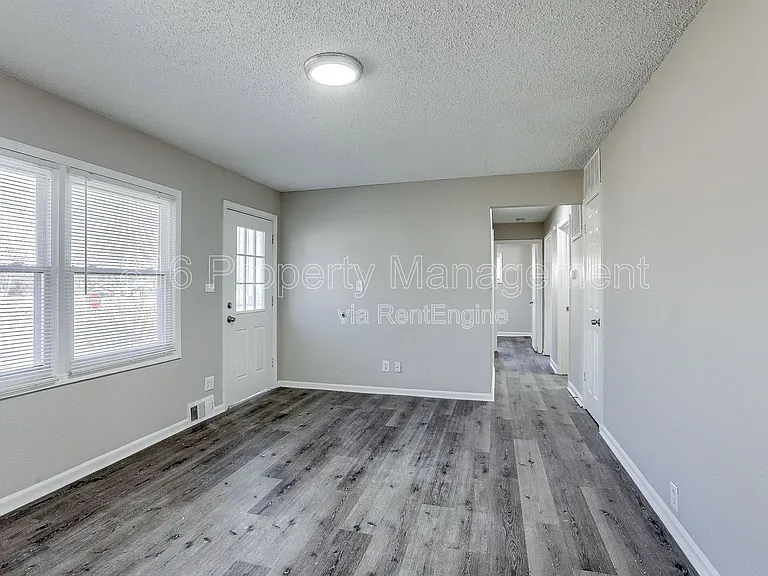 11201 Crystal Ave — Photo 5