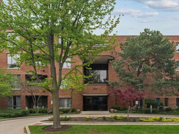1601 Oakwood Ave APT 403, Highland Park, IL 60035