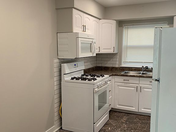3rd image of 7190 W Dickens Ave