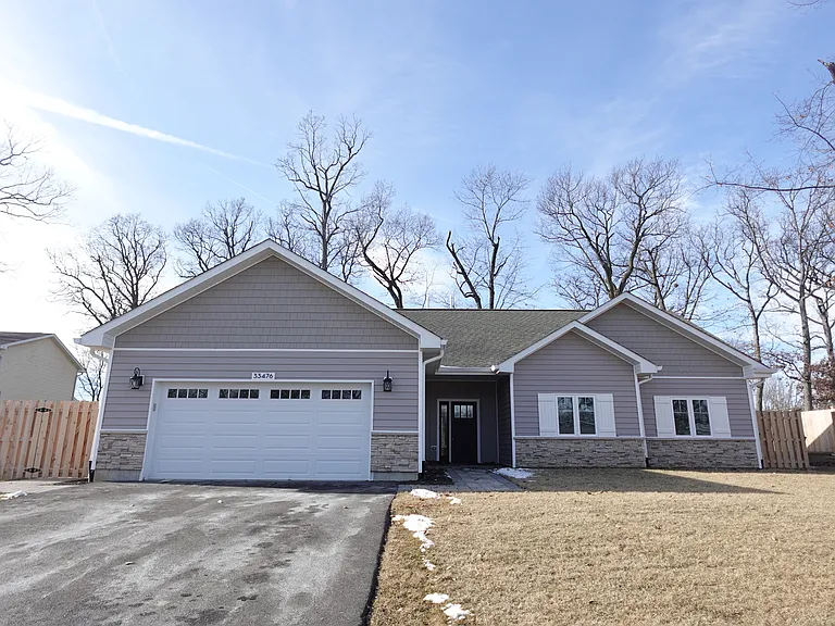 33476 N Evergreen Dr — Photo 1