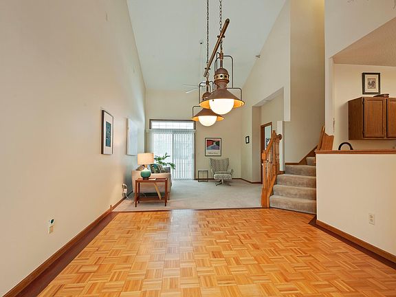 3rd image of 2548 Claremont Dr
