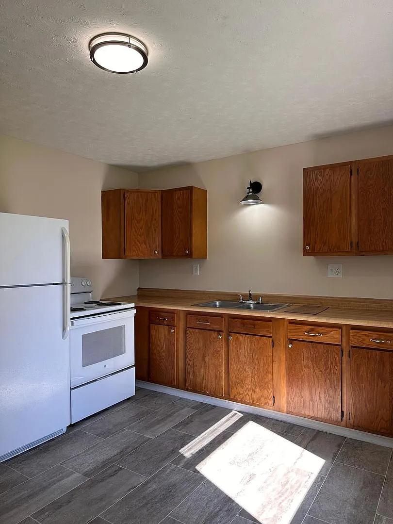 W Erie Street Apartments — Photo 4
