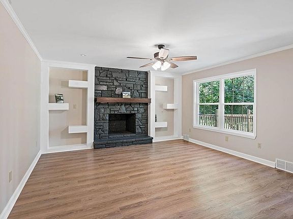 4th image of 4006 S Lakewood Dr