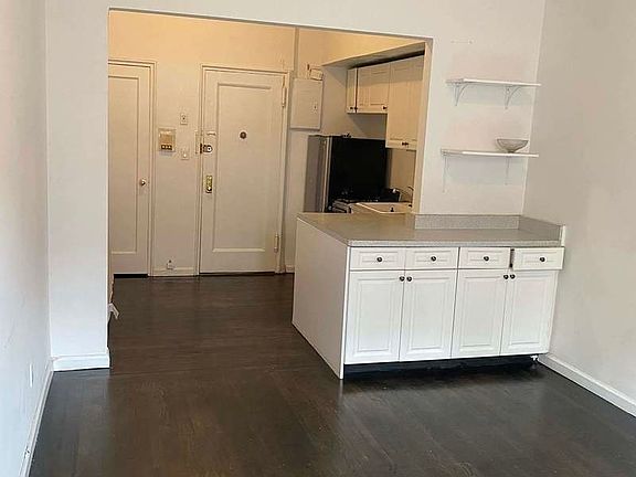 2nd image of 240 W 72nd St #2AA