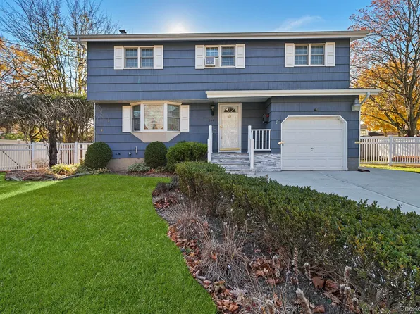 164 Colonial Springs Road, Wheatley Heights, NY 11798