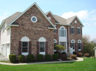 22 Ridgeline Dr, Poughkeepsie, NY 12603