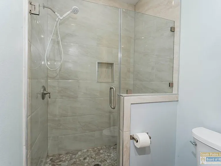 133 Oleander Dr — Photo 10
