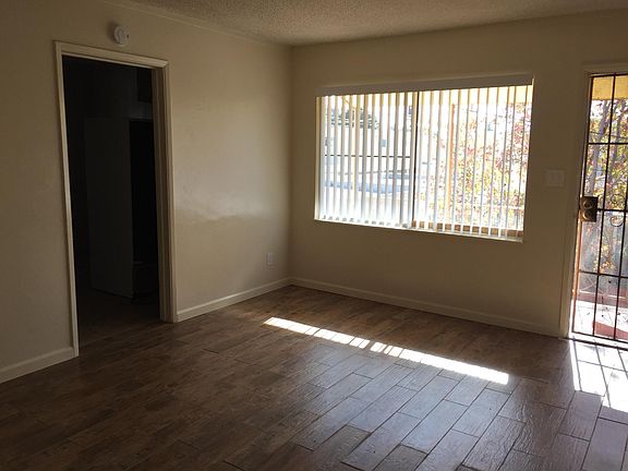 3rd image of 3955 Mississippi St
