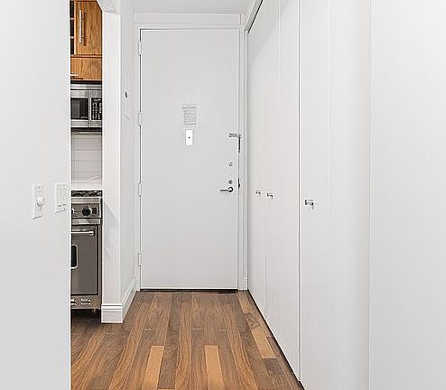 5th image of 88 Greenwich St APT 902