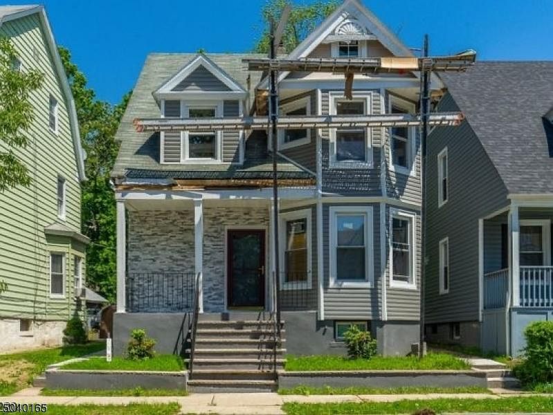 1st image of 222 N Maple Ave