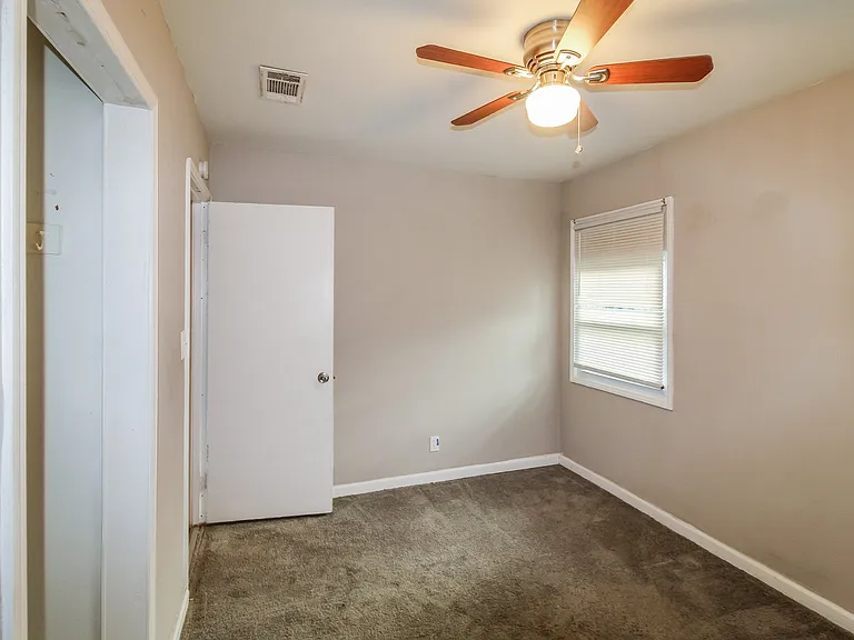 1821650_023_main_bedroom_13619596.jpg