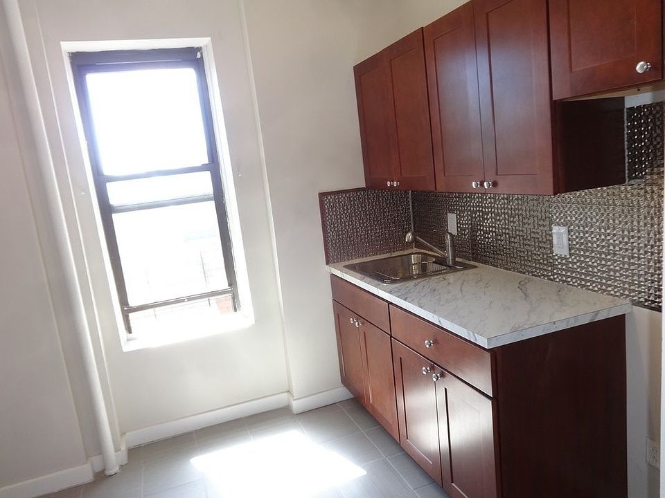 2nd image of 340 4th Ave