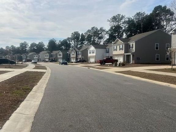 Exterior Neighborhood (street photo)