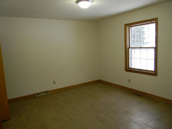 3rd image of 80 & 84 Hemlock Dr
