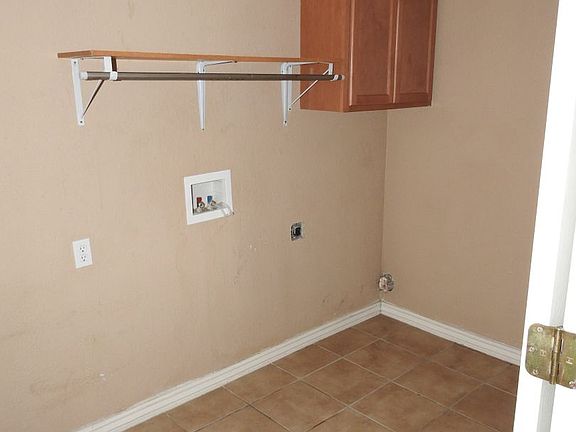 4th image of 1210 Kensington Dr