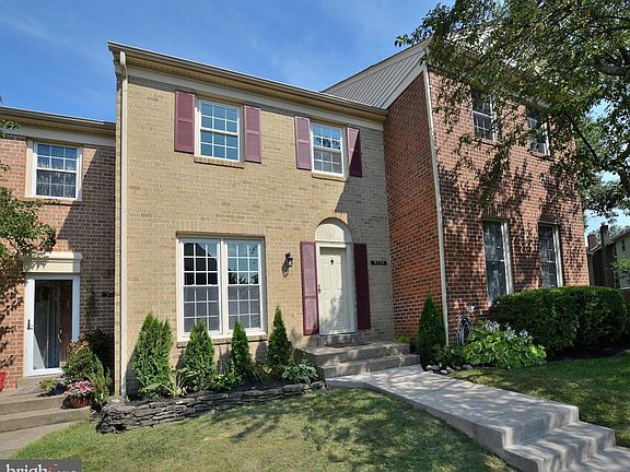 2nd image of 9733 Lakepointe Dr