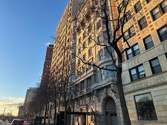 3rd image of 3314 N Lake Shore Dr APT 4C