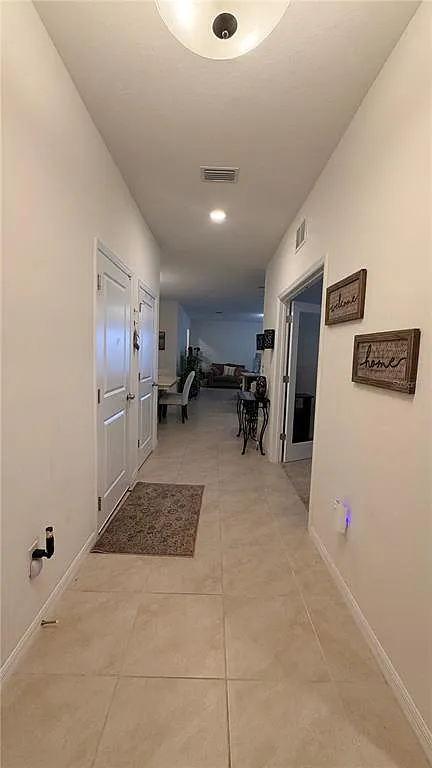4 bed, 3.0 bath, 2207 sqft, $3,000 — Photo 2