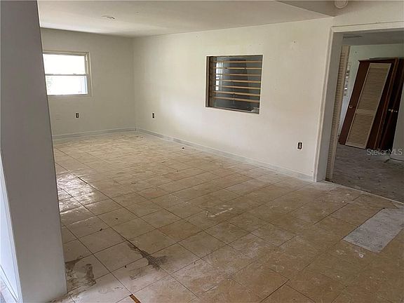 3rd image of 4025 Carter Ct