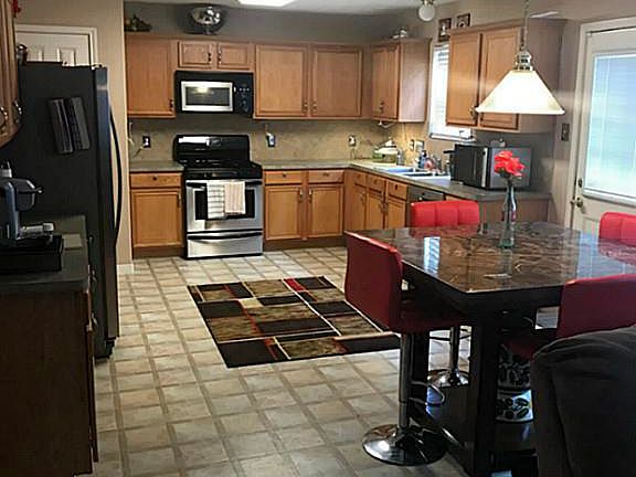 4th image of 2802 Thompson Creek Dr