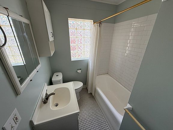 3rd image of 1611 S Lewis Ave