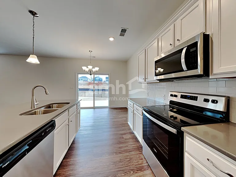 113 Keyser Dr — Photo 3