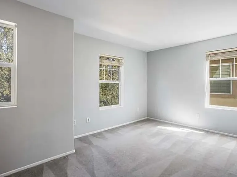 25963 Newport Ave — Photo 15