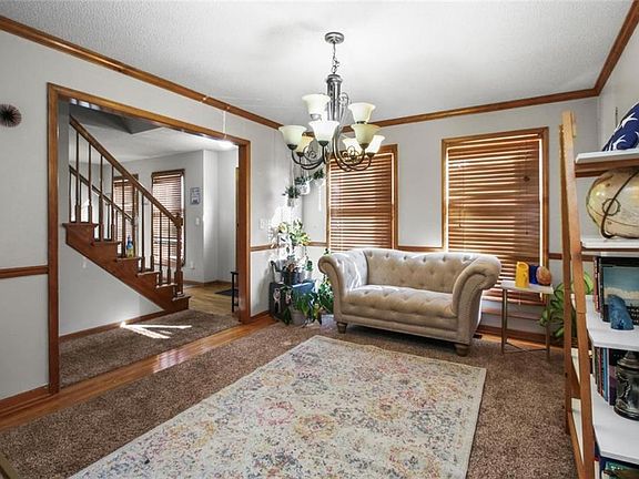 5th image of 904 Paw Paw Ln