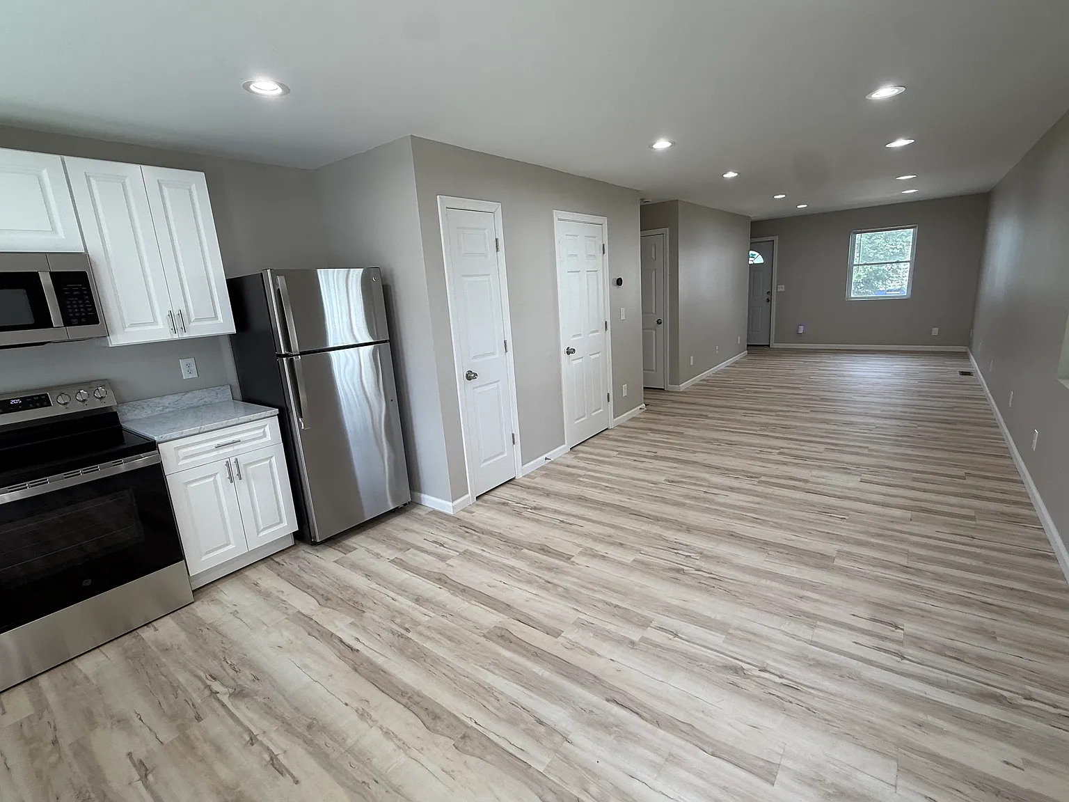3 bed, 1.5 bath, 1200 sqft, $2,500 — Photo 3