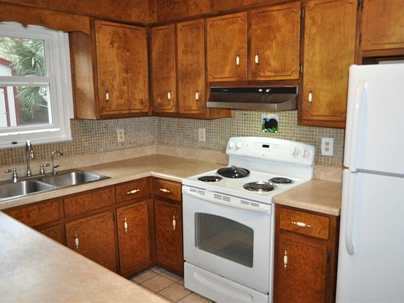 4th image of 2617 Green Bay Dr