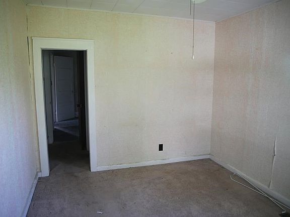 4th image of 721 Poplar St