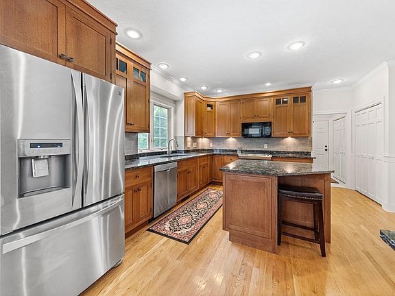 3rd image of 51676 Brittany Ct