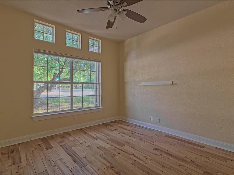 610 Palo Alto Ln — Photo 8