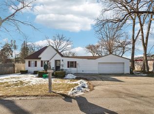 1618 Round Lake Dr, Round Lake Beach, IL 60073