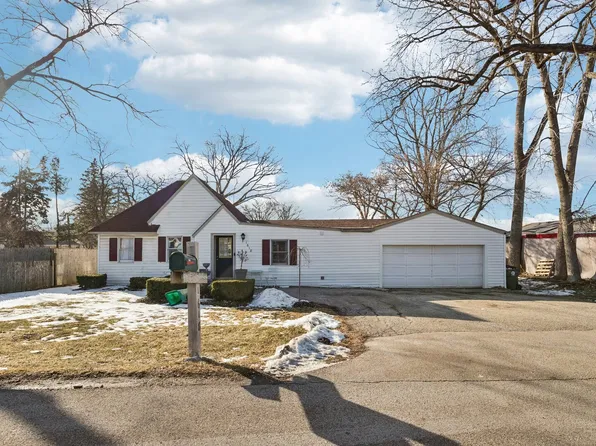 1618 Round Lake Dr, Round Lake Beach, IL 60073