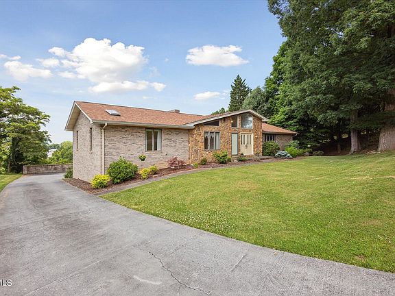 2nd image of 4204 Skyland Ln