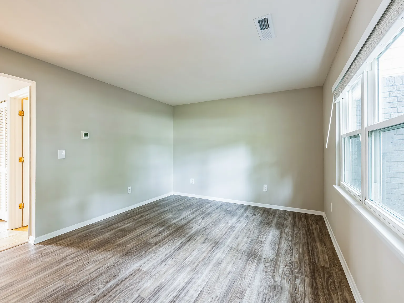 2 bed, 1.5 bath, 1047 sqft, $2,100 — Photo 3