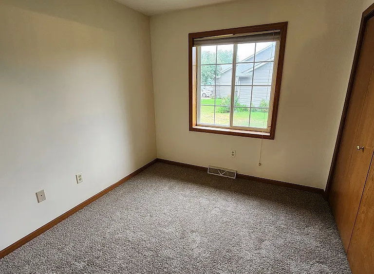 3 bedroom Ranch — Photo 14