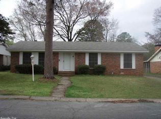 8 McGovern Dr, Little Rock, AR 72205